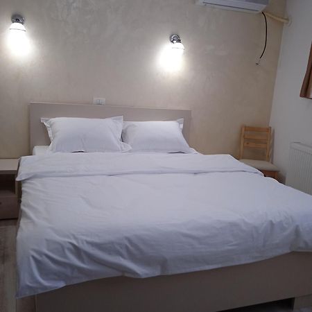 Hotel Marina Srl 布加勒斯特 外观 照片