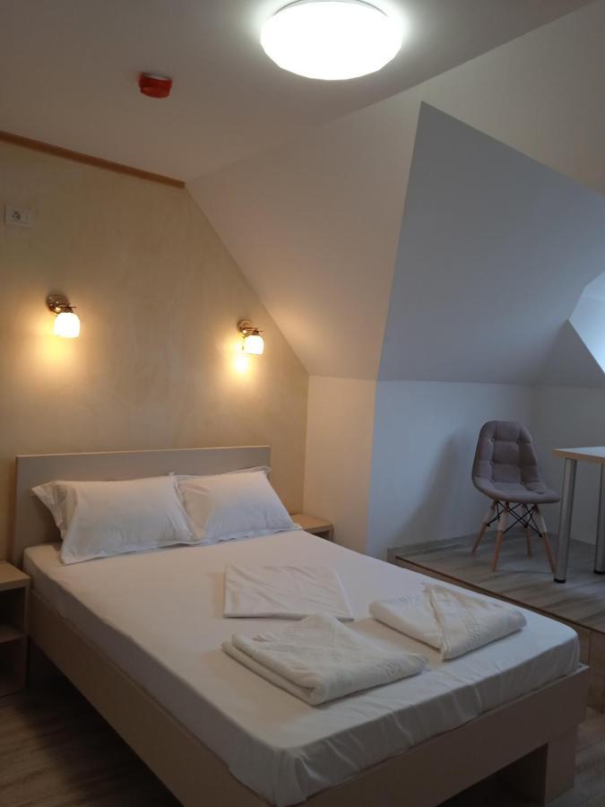 Hotel Marina Srl 布加勒斯特 外观 照片