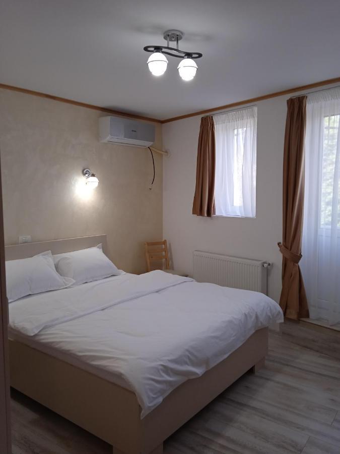 Hotel Marina Srl 布加勒斯特 外观 照片