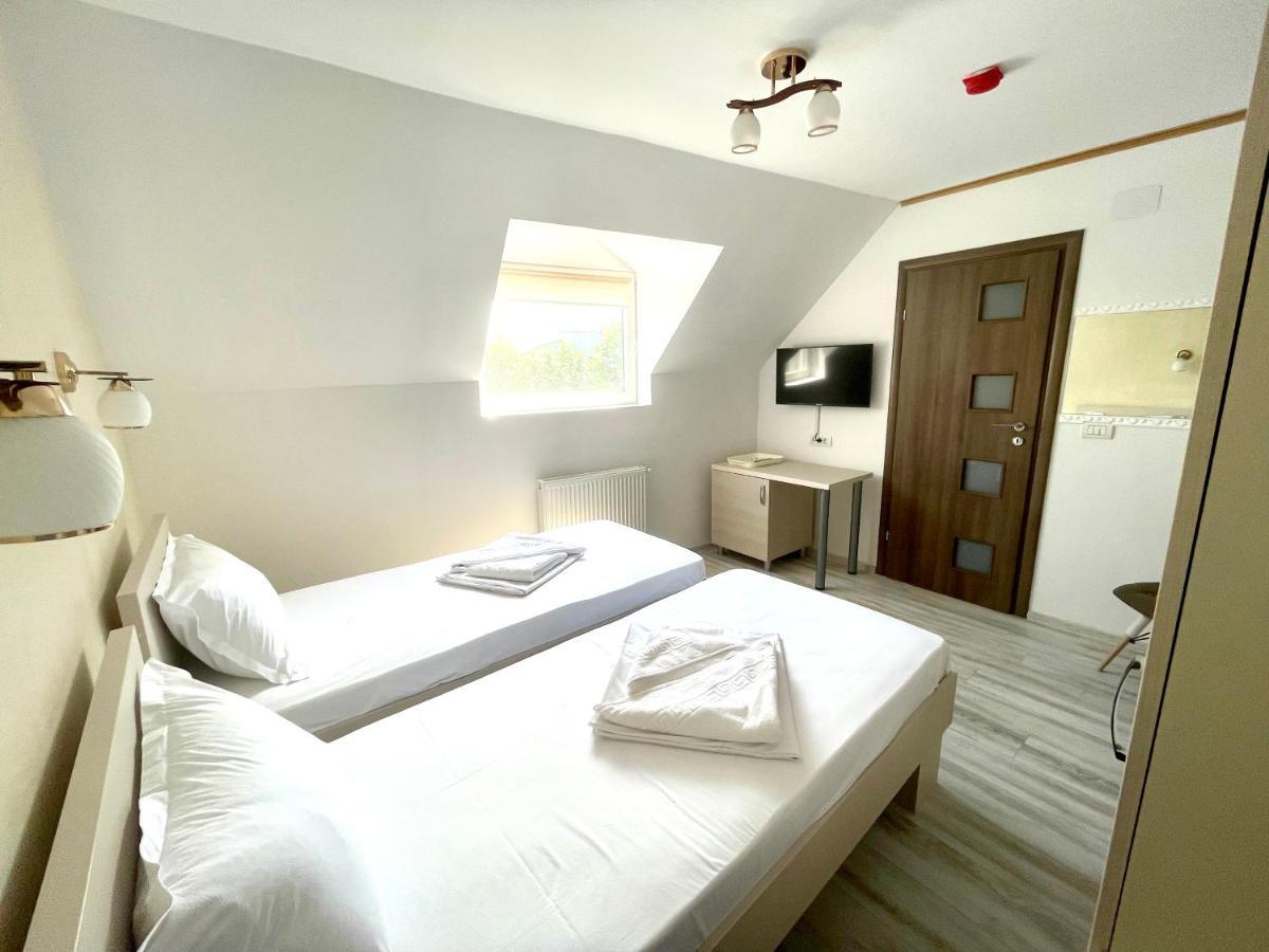 Hotel Marina Srl 布加勒斯特 外观 照片