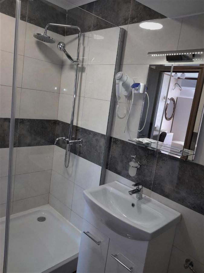 Hotel Marina Srl 布加勒斯特 外观 照片