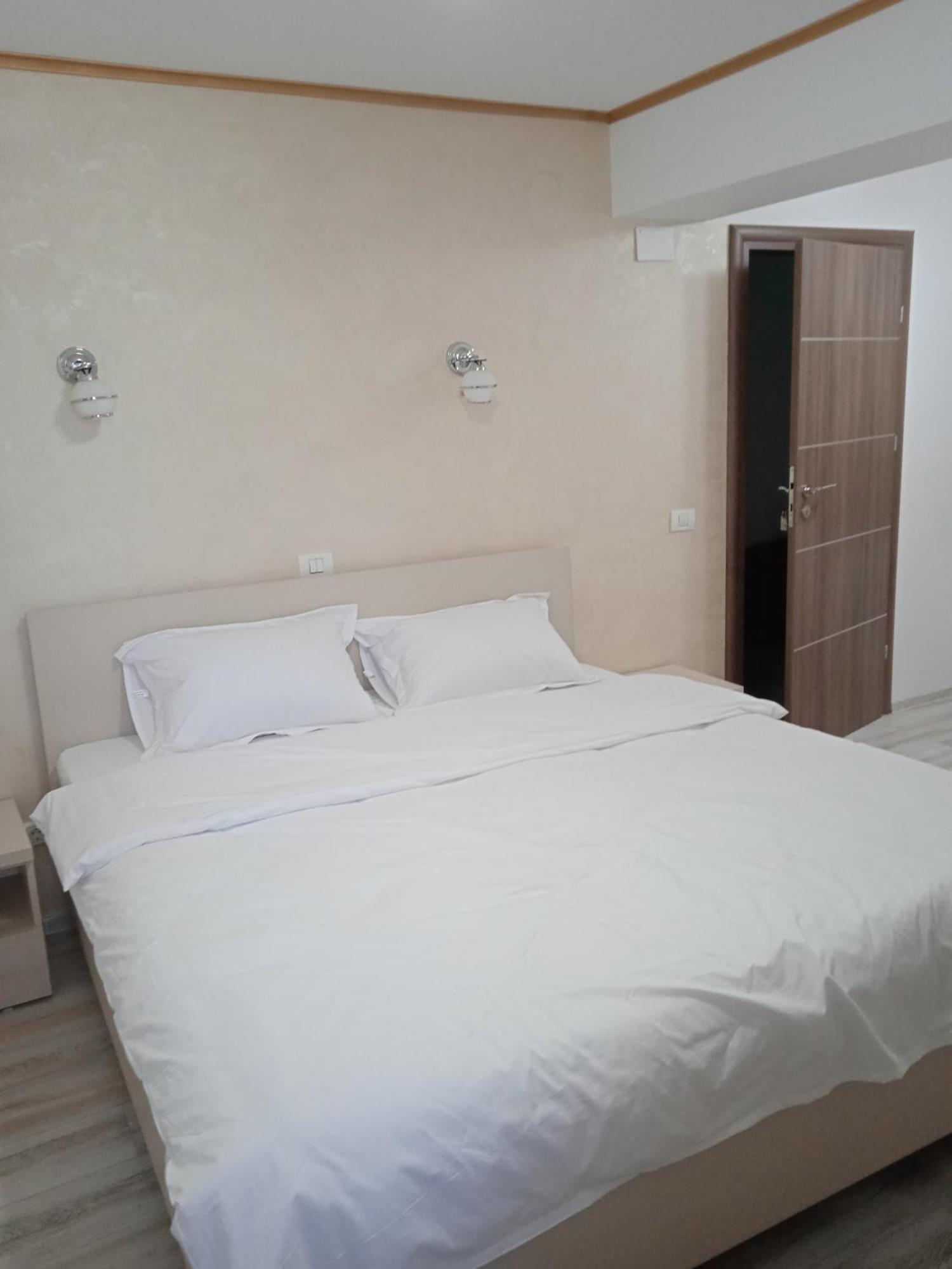 Hotel Marina Srl 布加勒斯特 外观 照片