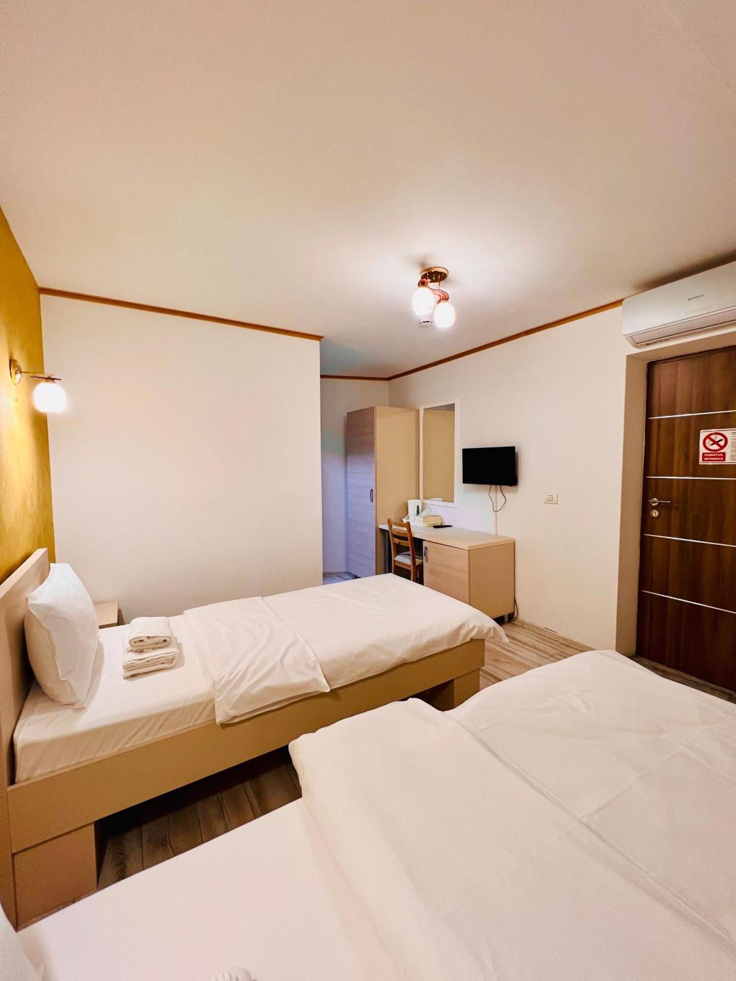 Hotel Marina Srl 布加勒斯特 外观 照片