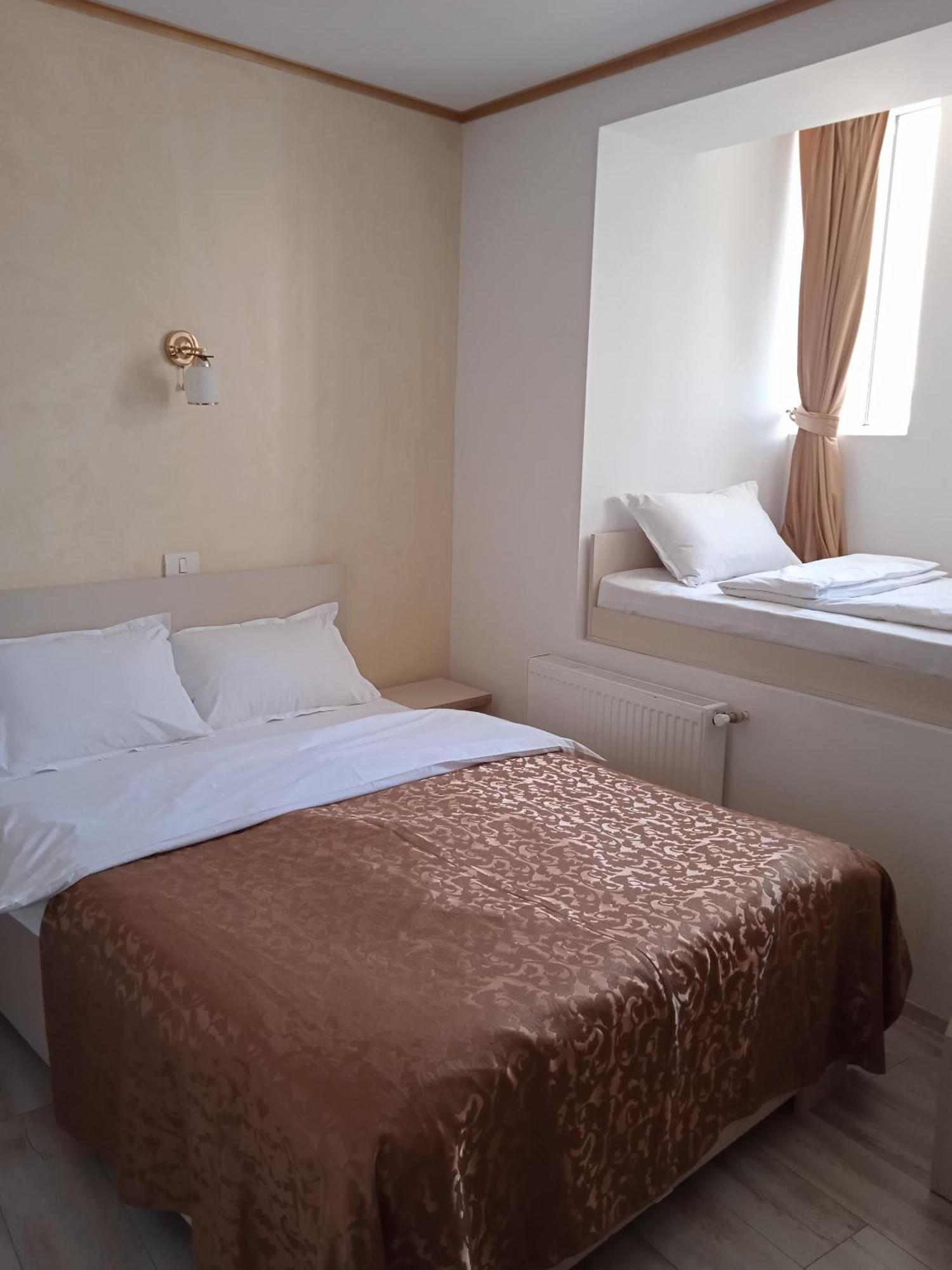 Hotel Marina Srl 布加勒斯特 外观 照片