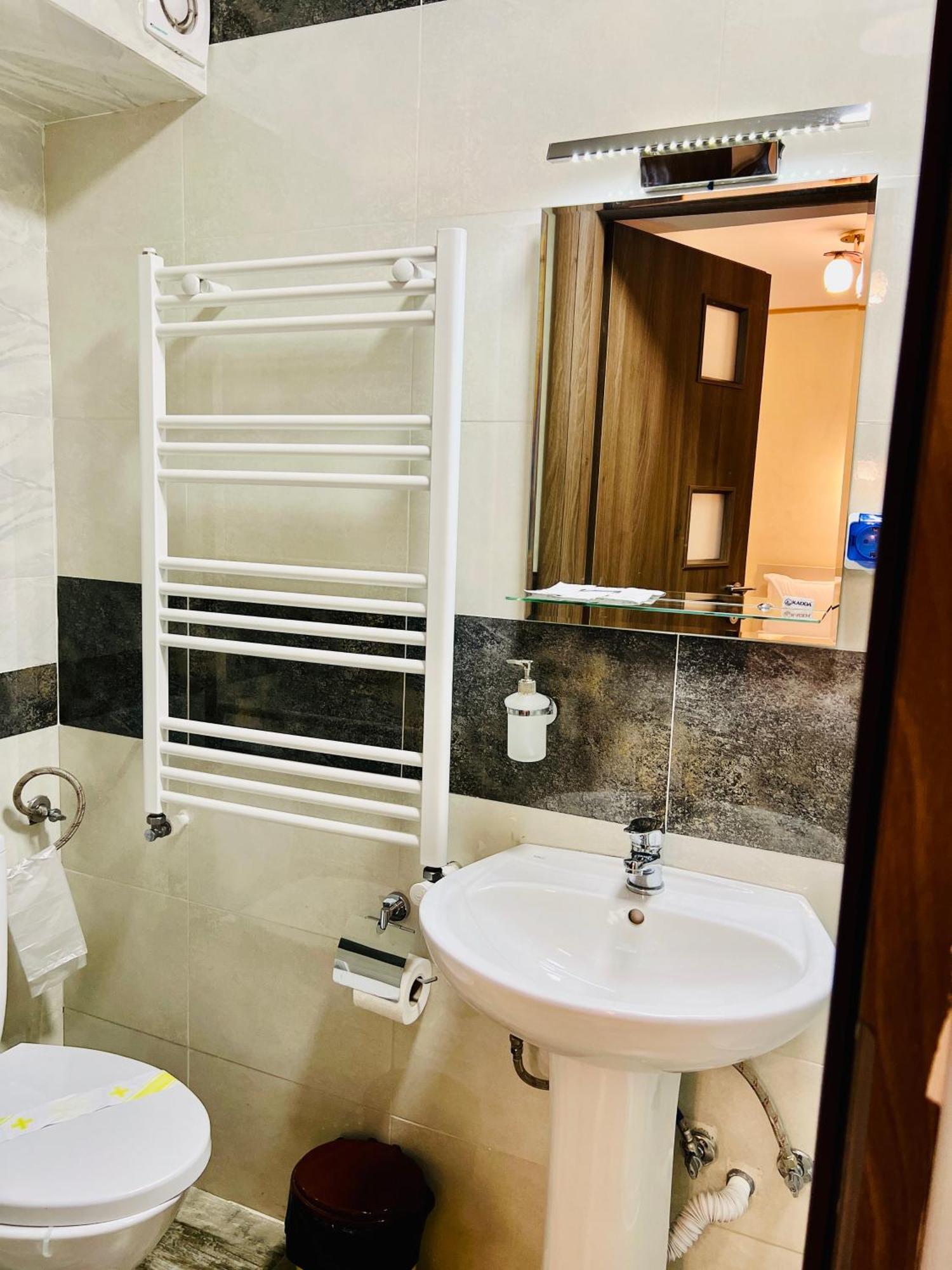 Hotel Marina Srl 布加勒斯特 外观 照片