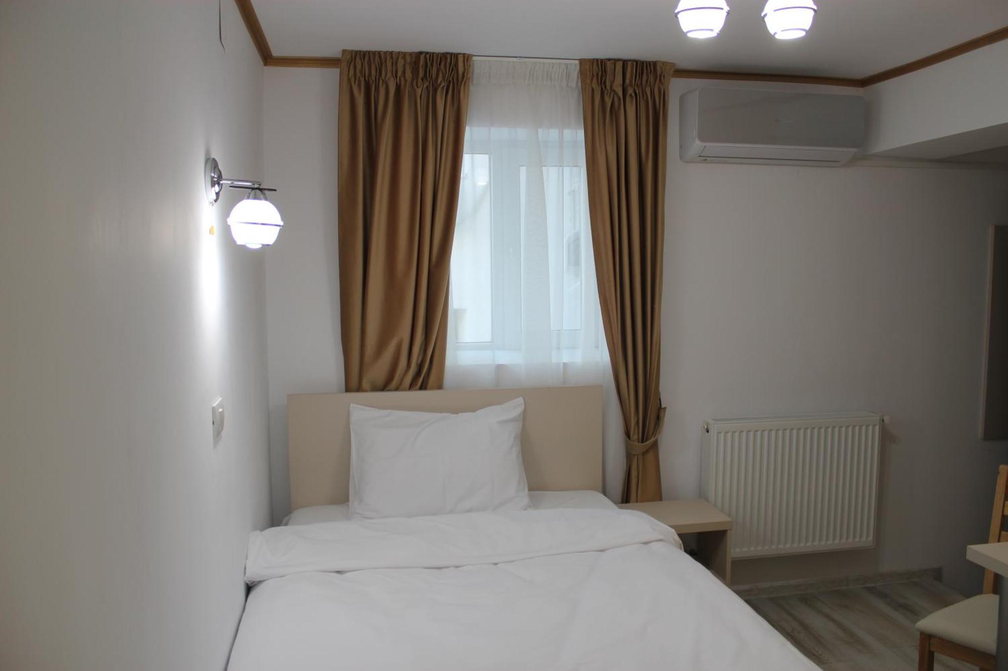 Hotel Marina Srl 布加勒斯特 外观 照片